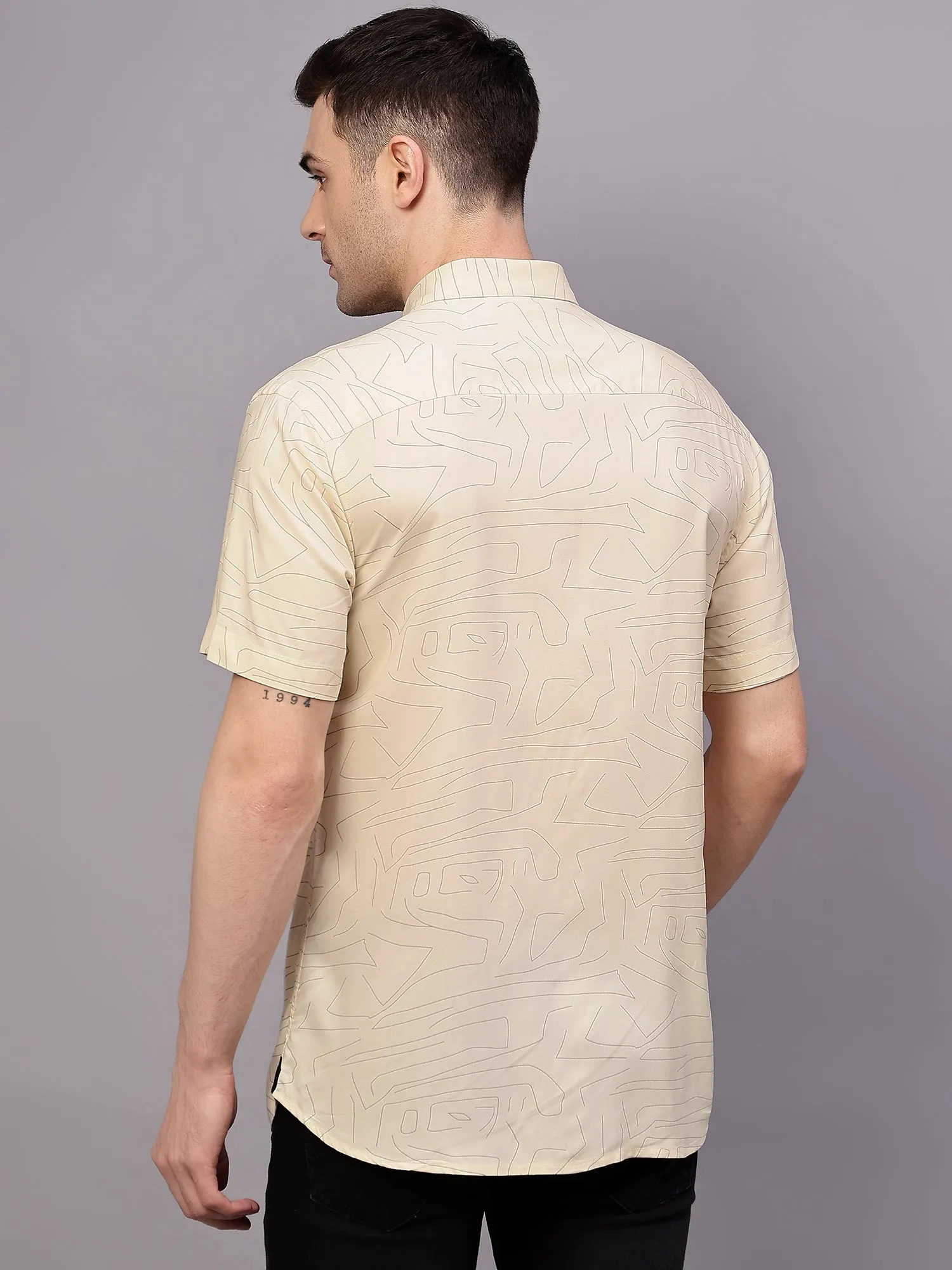 Men's Cream Casual Geometric Print Half sleeve Shirt