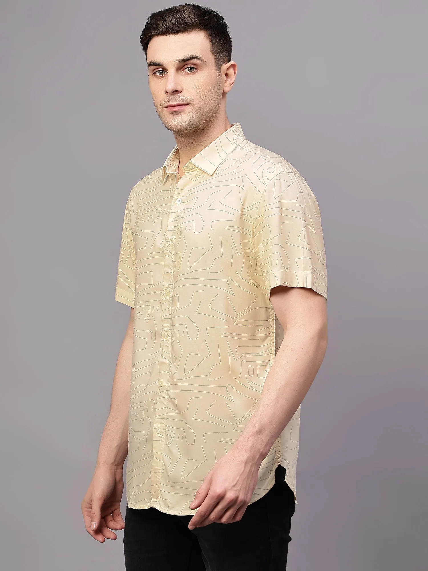 Men's Cream Casual Geometric Print Half sleeve Shirt